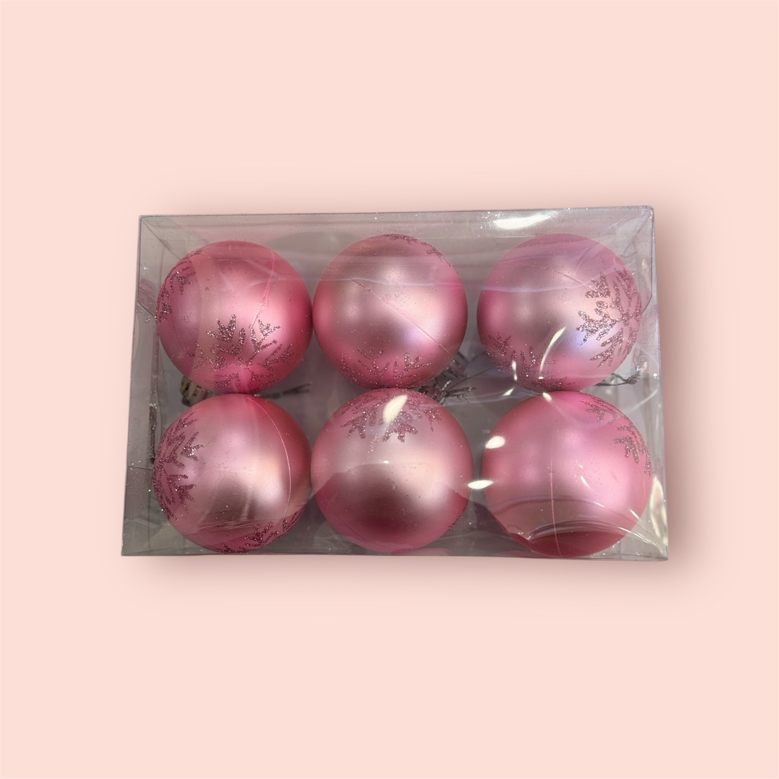 Bombice za jelku u rozim tonovima